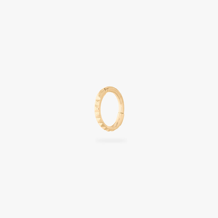 6mm pyramid clicker in gold color:null|gold