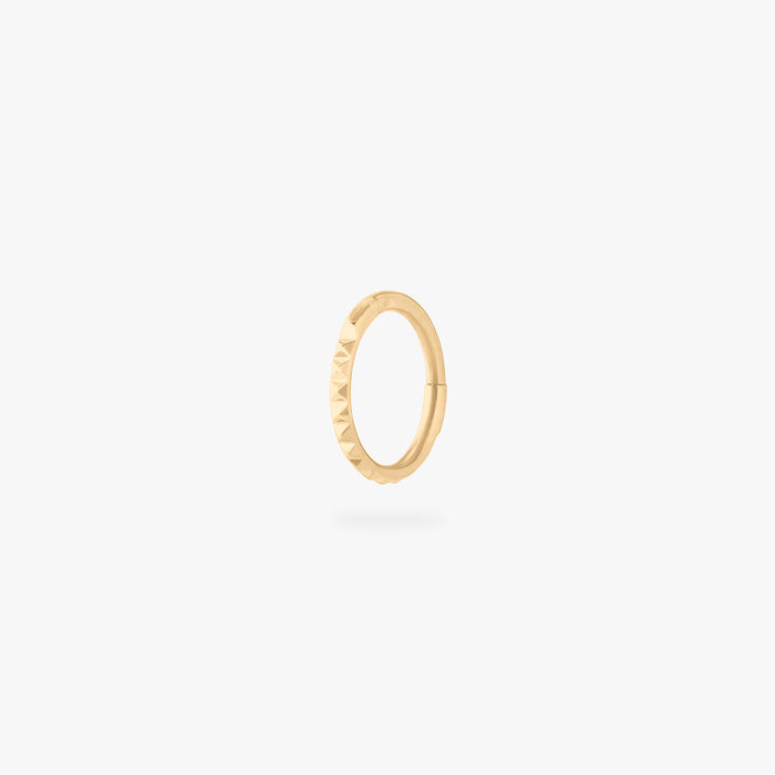 8mm pyramid clicker in gold color:null|gold