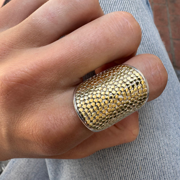 Centered Saddle Ring