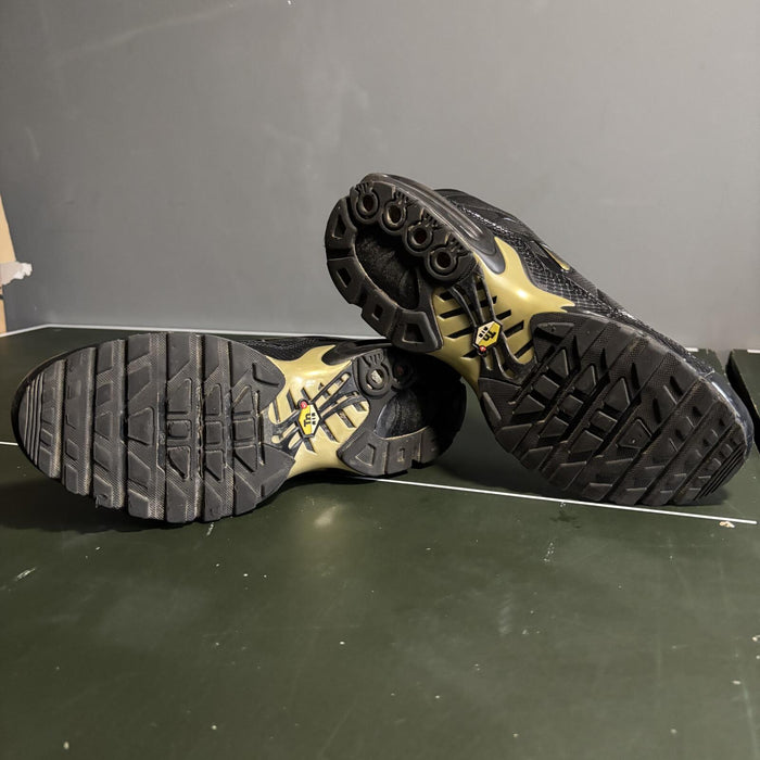 NIKE AIR MAX PLUS TN BLACK GOLD UK9