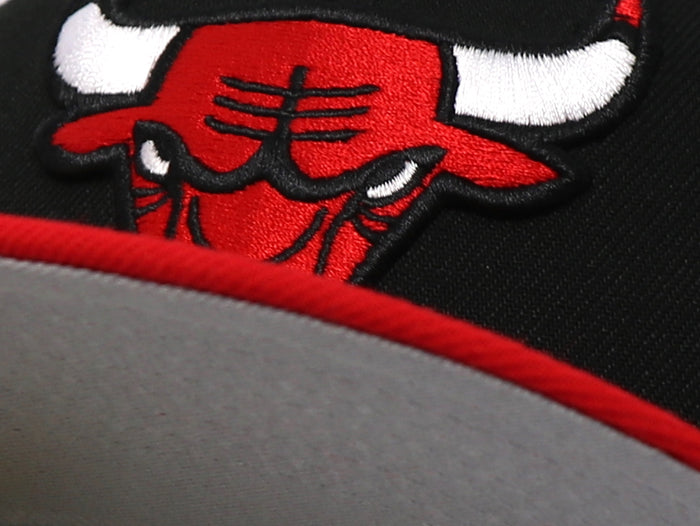 CHICAGO BULLS 2-TONE  (BLACK/RED) 59FITY NEW ERA FITTED