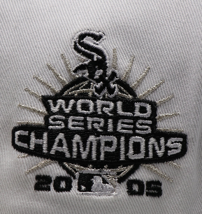 CHICAGO WHITESOX (WHITE) (2005 WORLDSERIES CHAMPIONS) NEW ERA 59FIFTY FITTED (SILVER UNDER VISOR)