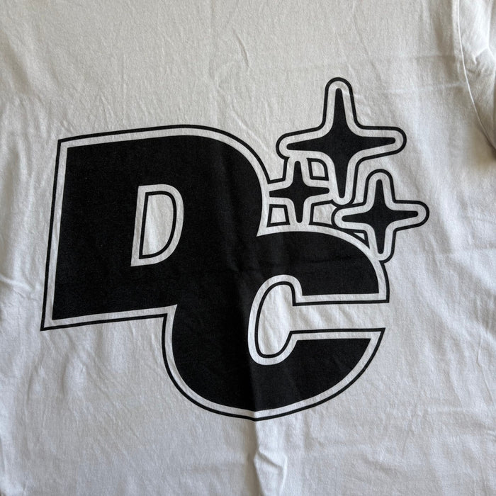 Drama Call DC Logo Graphic T Shirt White Y2K Streetwear Size Medium