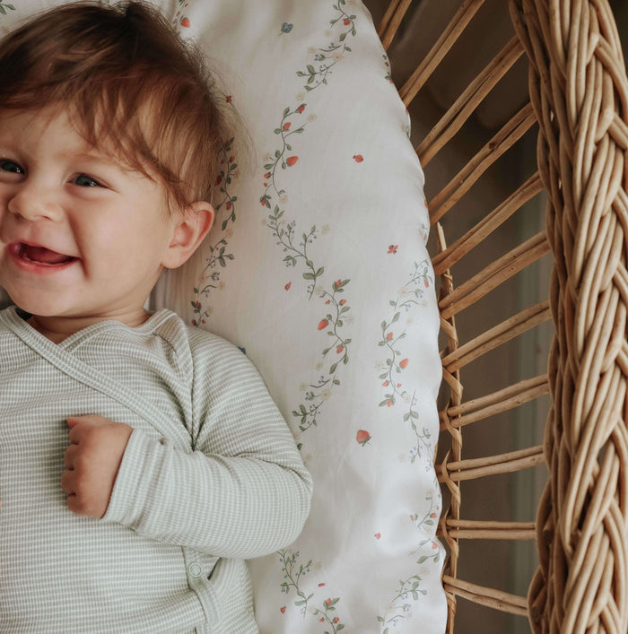 Gooslings Botanical Berries Crib Sheet - Ivory