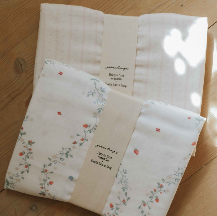 Gooslings Botanical Berries Swaddle - Ivory