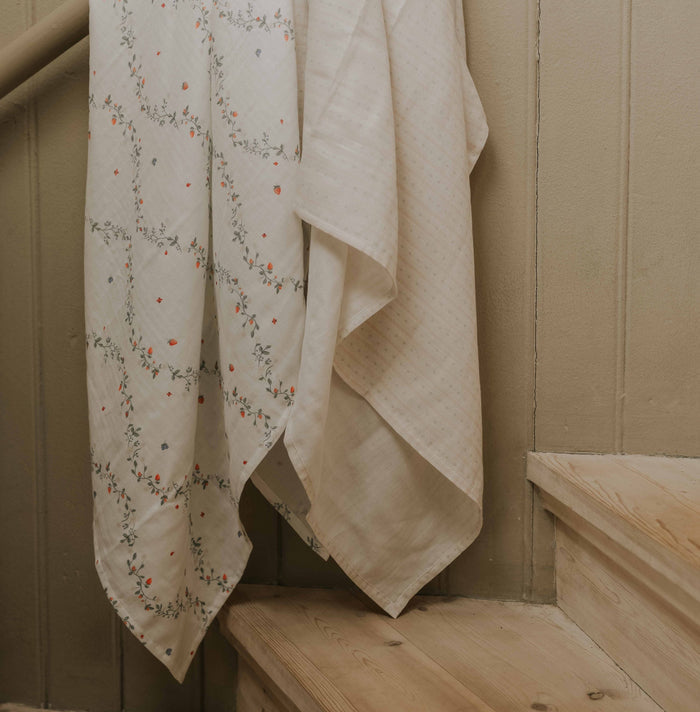 Gooslings Botanical Berries Swaddle - Ivory