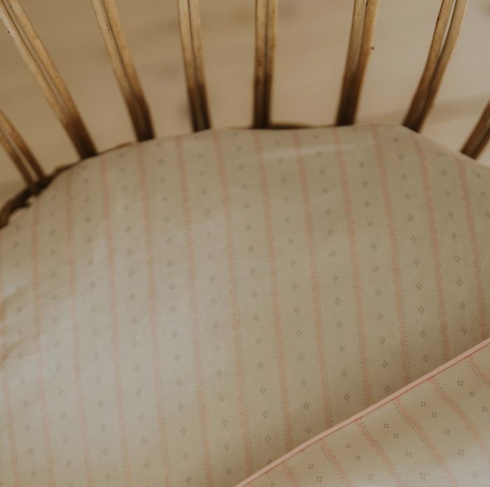 Gooslings Petal Scallops Crib Sheet - Pink