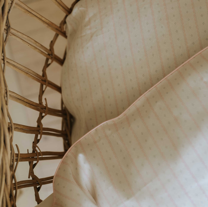 Gooslings Petal Scallops Crib Sheet - Pink