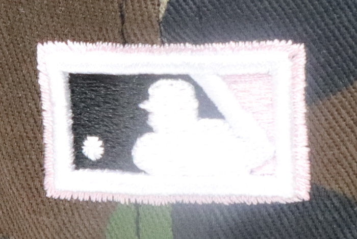 KIDS - NEW YORK YANKEES (CAMO) "2009 WORLDSERIES" NEW ERA 59FIFTY FITTED (PINK BOTTOM)