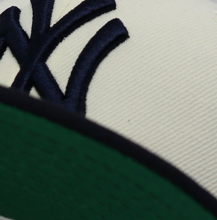 KIDS - NEWYORK YANKEES (OFF-WHITE) NEW ERA 59FIFTY FITTED (GREEN UNDER VISOR)