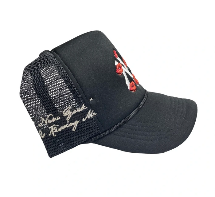 LA ROPA KISS NY BLACK TRUCKER SNAPBACK
