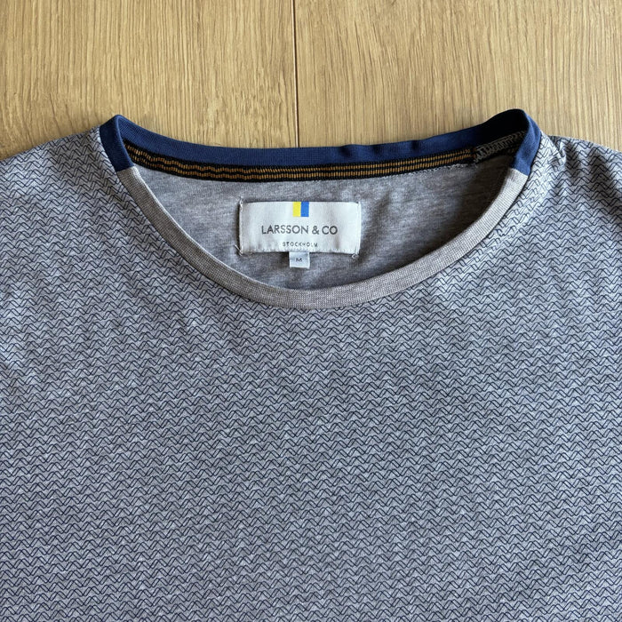Larsson & Co patterned t shirt grey minimal