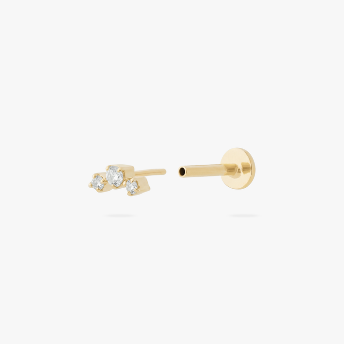 Open angle of a gold micro cluster flatback with 3 small stones