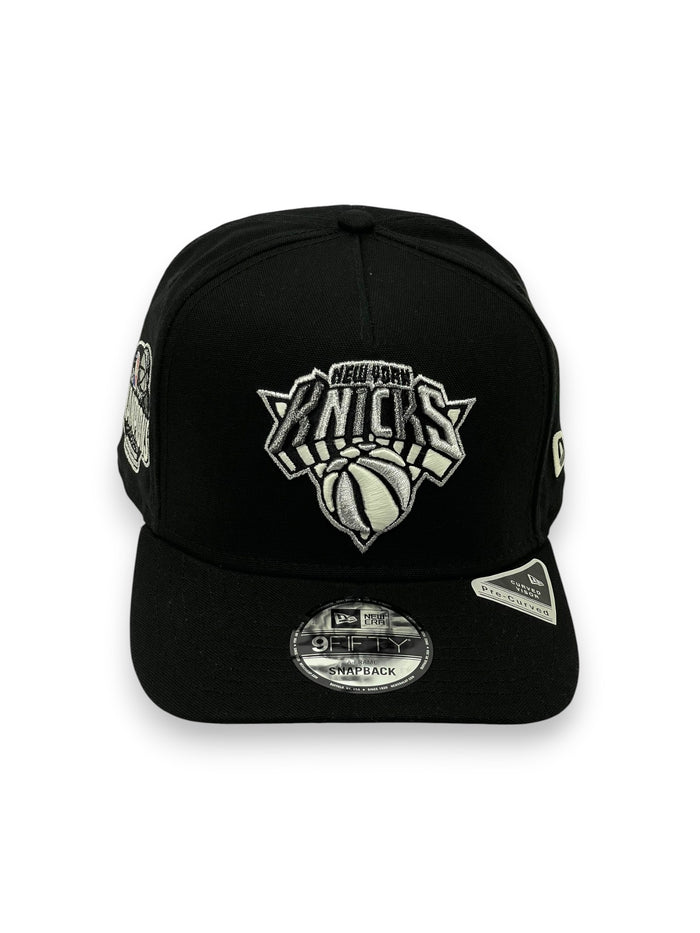 NEW YORK KNICKS (BLACK/WHITE) (2026 NBA CHAMPIONS) "9FIFTY AFRAME" NEW ERA SNAPBACK