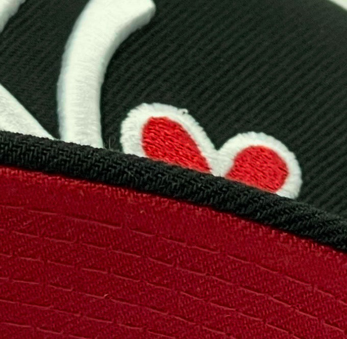 NEW YORK YANKEES (BLACK) (2000 WORLD SERIES NEWERA 59FIFTY FITTED (RED UNDER VISOR)