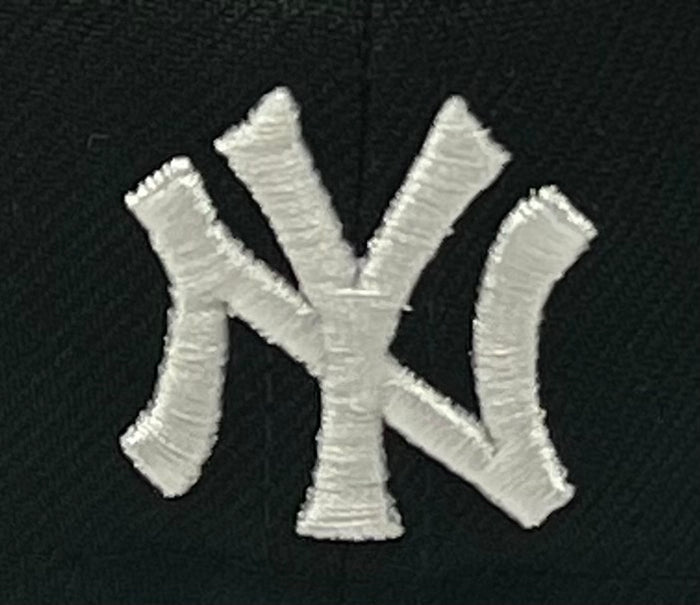 NEW YORK YANKEES (BLACK) (SUBWAY SERIES "XMAS" ) NEW ERA 59FIFTY FITTED